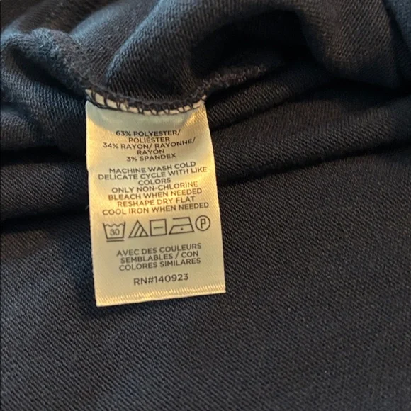 Women’s navy blue Henley – never worn -tags still on!!!! - Picture 4 of 4